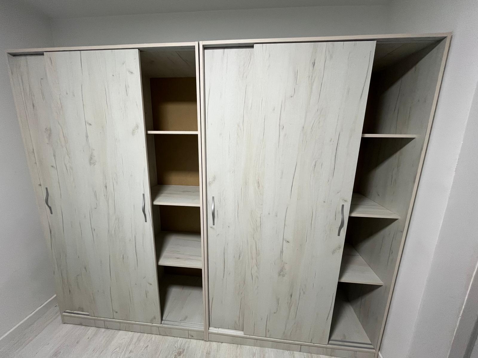 Armario con puertas deslizantes